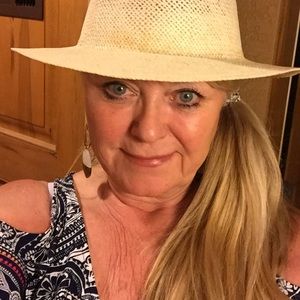 Meet your Posher, Sherry